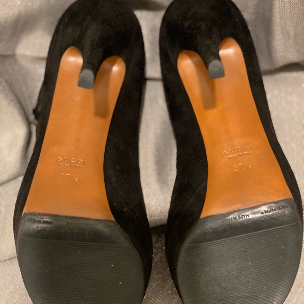 Gucci Black Suede Betty T-Strap Pumps (Size 37 1/2) - Picture 5 of 5